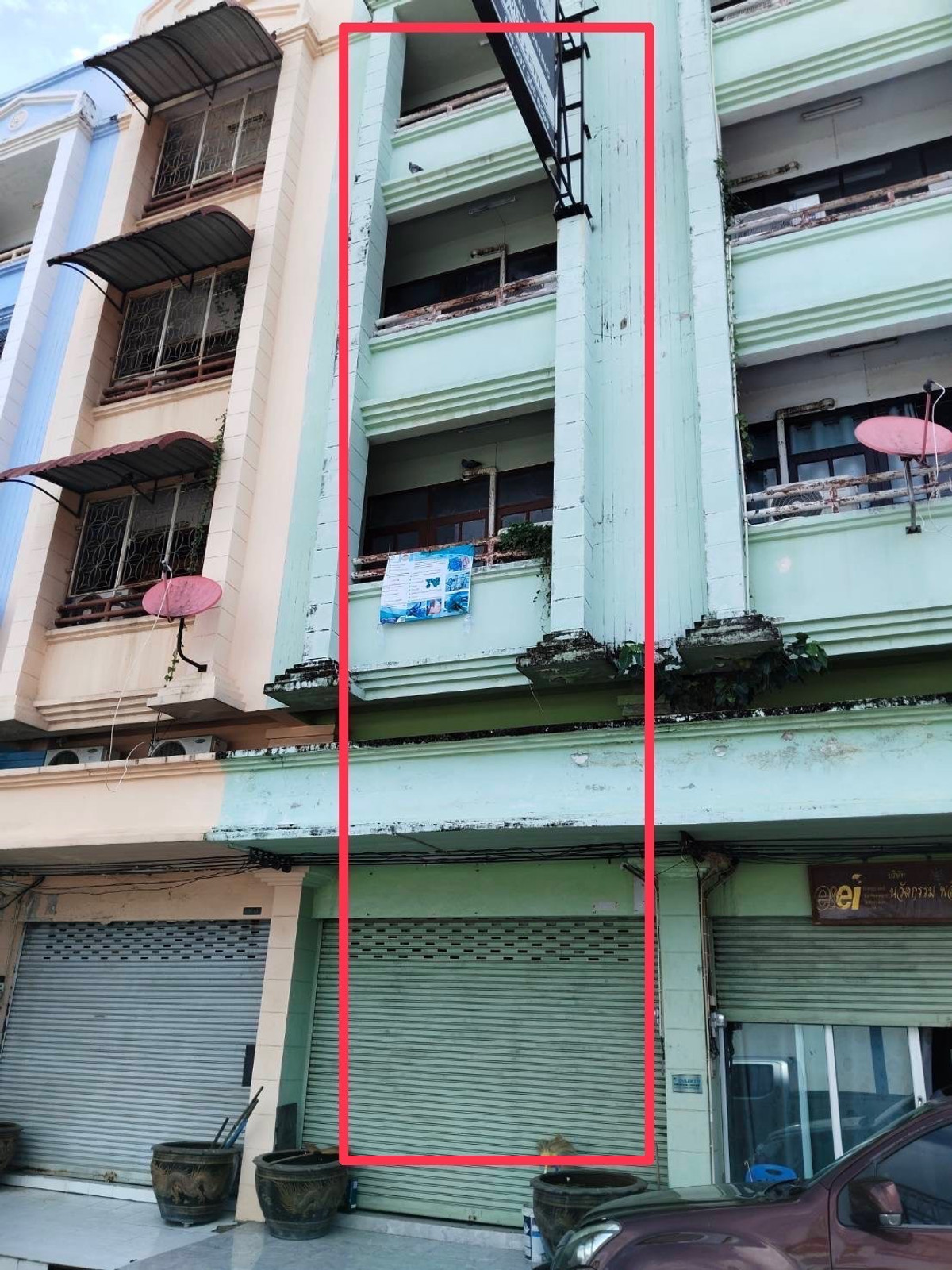 ขายอาคารพาณิชย์ระยอง : 94098 - ขายอาคารพาณิชย์ 4 ชั้น หน้าโครงการบ้านฉางเพลส ระยอง ตรงข้ามหน้าอำเภอบ้านฉาง ทำเลดีติดถนสุขุมวิท เหมาะทำสำนักงาน ซื้อลงทุนให้เช่า บ้านพักอาศัย