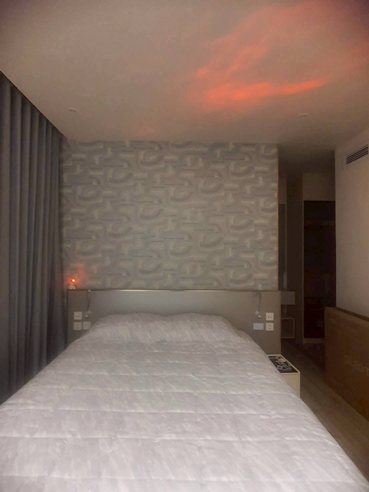 ให้เช่าคอนโดพัทยา บางแสน ชลบุรี สัตหีบ : ให้เช่าคอนโด Luxury ติดทะเล Arom Wongamat ขนาด 57.00 ตร.ม. ชั้น 36 วิวทะเลเปิดโล่ง อ่าง jacuzzi ราคา 60,000 บาท