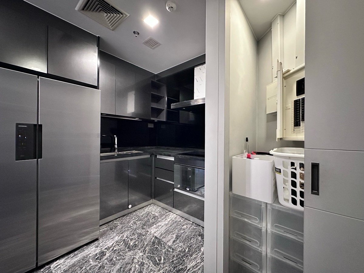 ให้เช่าคอนโดสุขุมวิท อโศก ทองหล่อ : Pet friendly condo for rent - Ashton Residence 41 | 1 Bedroom 1 Multipurpose room 2 Bathroom (77 sqm) | 0824499822 