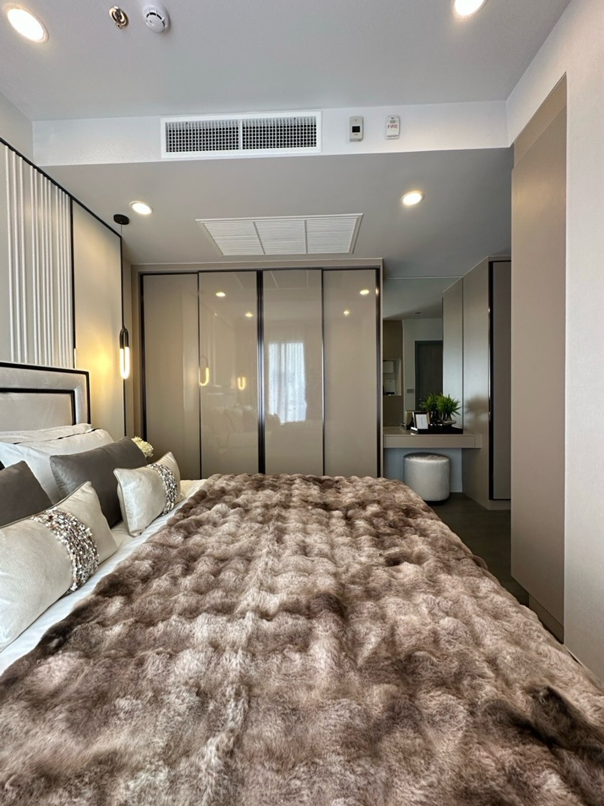 For SaleCondoKhlongtoei, Kluaynamthai : 2 bedrooms Combine 88.50 sq m | COCO PARC Rama 4 | Fully furnished | Next to MRT 0 meters 082-4499822 Praewa