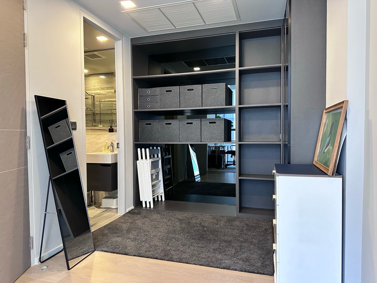 ให้เช่าคอนโดสุขุมวิท อโศก ทองหล่อ : Pet friendly condo for rent - Ashton Residence 41 | 1 Bedroom 1 Multipurpose room 2 Bathroom (77 sqm) | 0824499822 