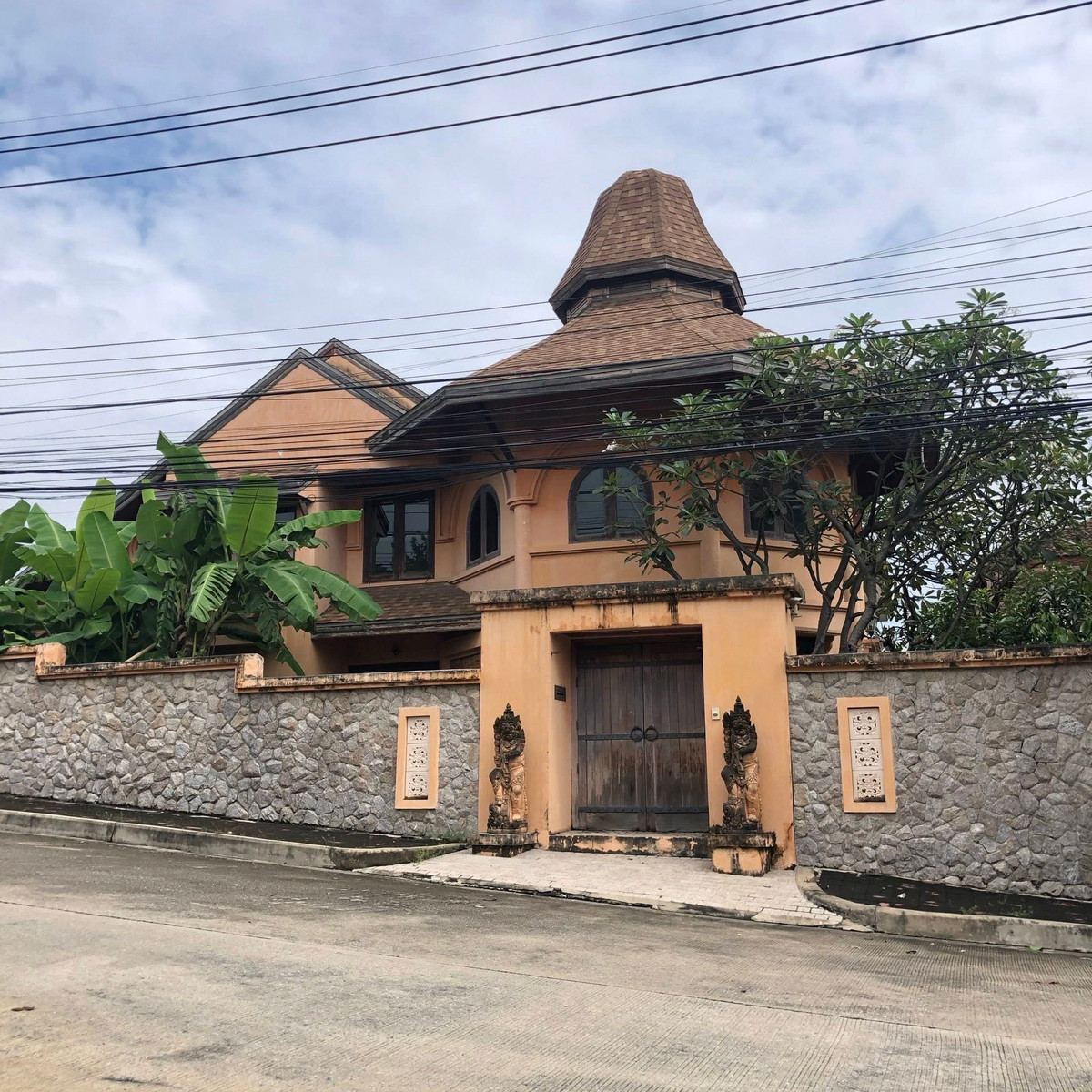 ให้เช่าบ้านบางนา แบริ่ง ลาซาล : HR3002ให้เช่าบ้านเดี่ยว พร้อมอยู่ โครงการมัณฑนา ศรีนครินทร์-บางนา ตกแต่งสไตล์บาหลี เดินทางสะดวก