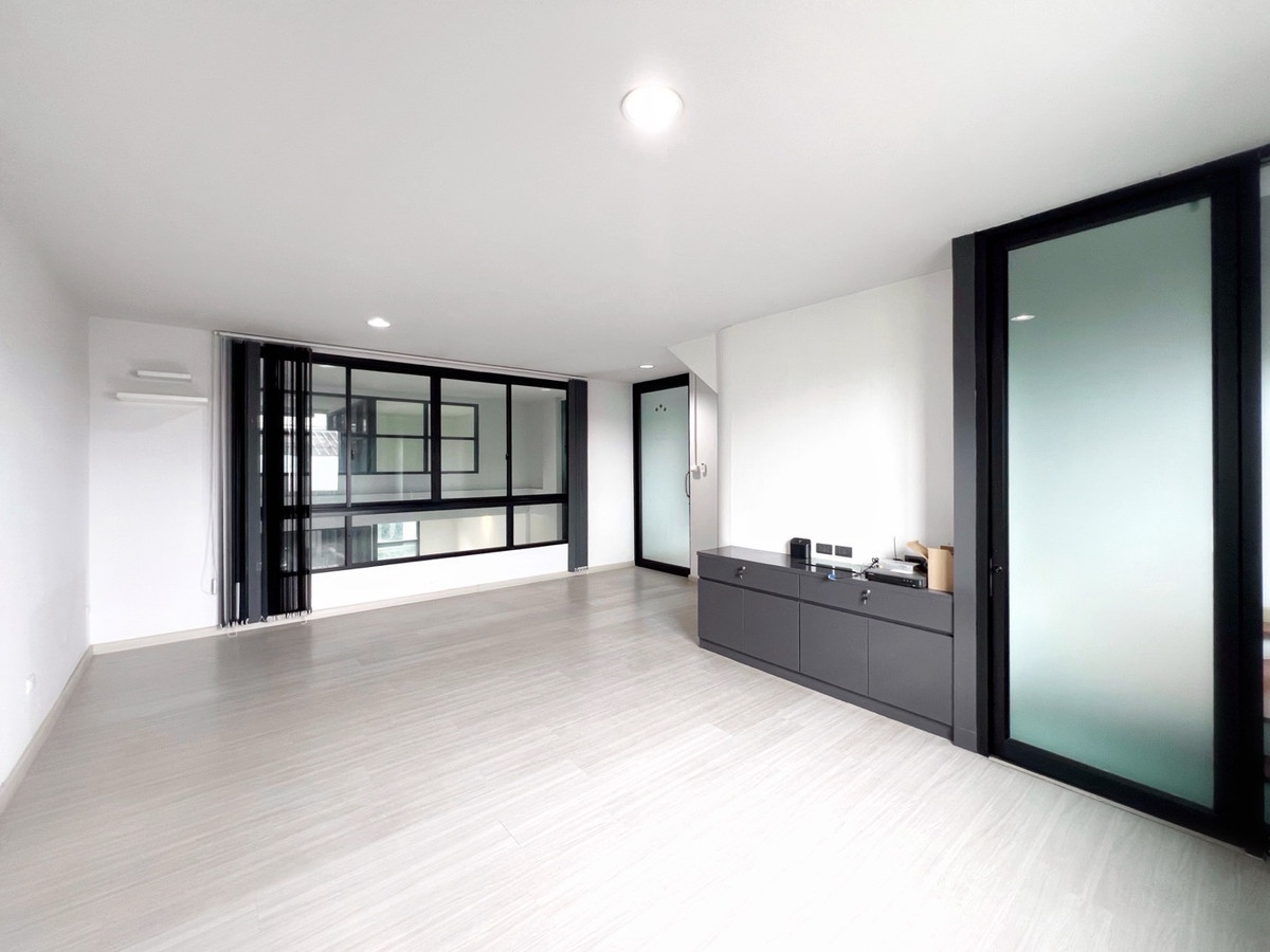 For SaleTownhomePattanakan, Srinakarin : 🔥[ For sale ] - [ City Link Rama 9-Srinakarin Project ] [ Home office 3 floors + mezzanine 2 units, corner room, wide front ] Suitable for an office, 15.99 million baht 👍