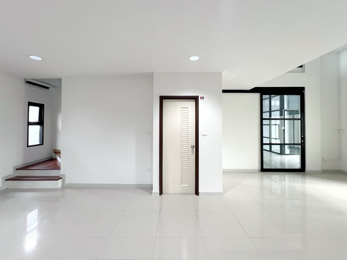 For SaleTownhomePattanakan, Srinakarin : 🔥[ For sale ] - [ City Link Rama 9-Srinakarin Project ] [ Home office 3 floors + mezzanine 2 units, corner room, wide front ] Suitable for an office, 15.99 million baht 👍