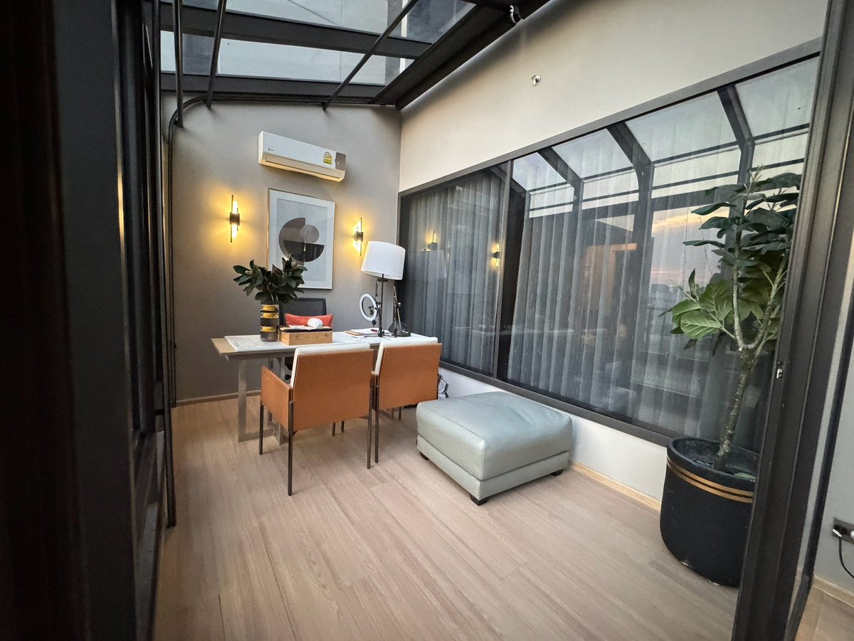 For SaleCondoSapankwai,Jatujak : Rare Unit has only one room, actually 2 floors, not a mezzanine. Down from 16.89!!!  Pet Friendly building, good location in the heart of Chatuchak, Saphan Khwai, Ari!! I will buy it myself. Or investing, its very worthwhile. The floor is not very high. I