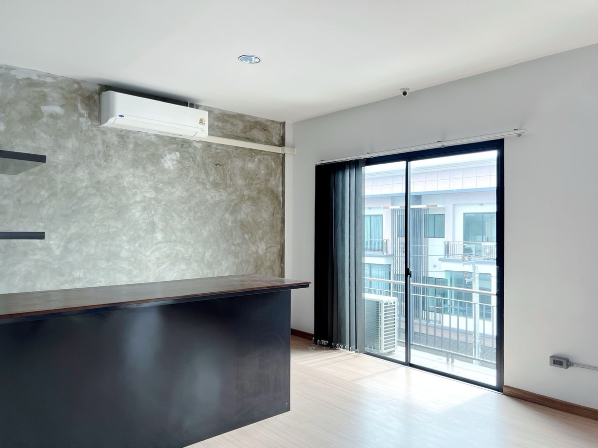 For SaleTownhomePattanakan, Srinakarin : 🔥[ For sale ] - [ City Link Rama 9-Srinakarin Project ] [ Home office 3 floors + mezzanine 2 units, corner room, wide front ] Suitable for an office, 15.99 million baht 👍