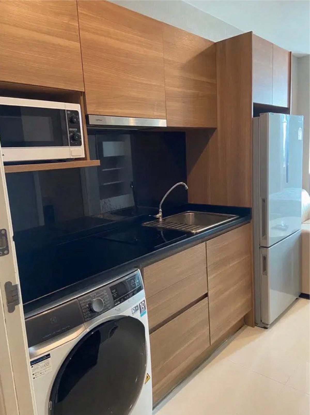 For RentCondoSamut Prakan,Samrong : For rent 📍 The Metropolis Samrong Interchange 📍 Fully furnished and equipped, near BTS Samrong