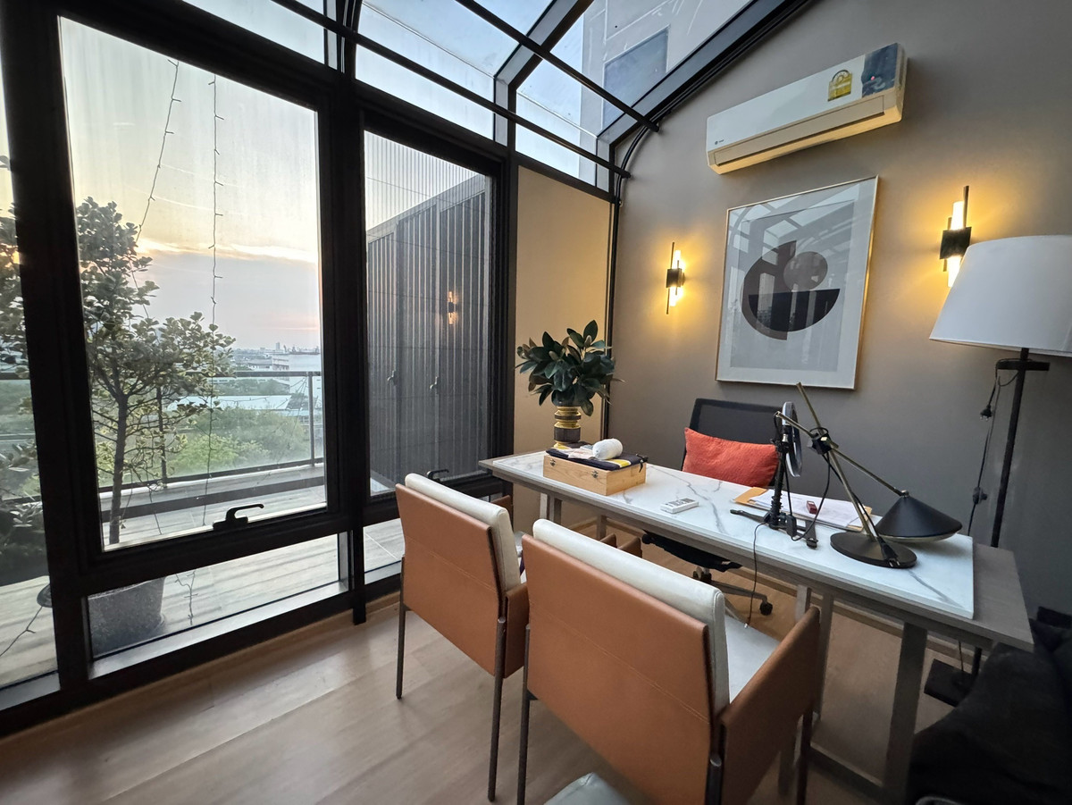 For SaleCondoSapankwai,Jatujak : Rare Unit has only one room, actually 2 floors, not a mezzanine. Down from 16.89!!!  Pet Friendly building, good location in the heart of Chatuchak, Saphan Khwai, Ari!! I will buy it myself. Or investing, its very worthwhile. The floor is not very high. I