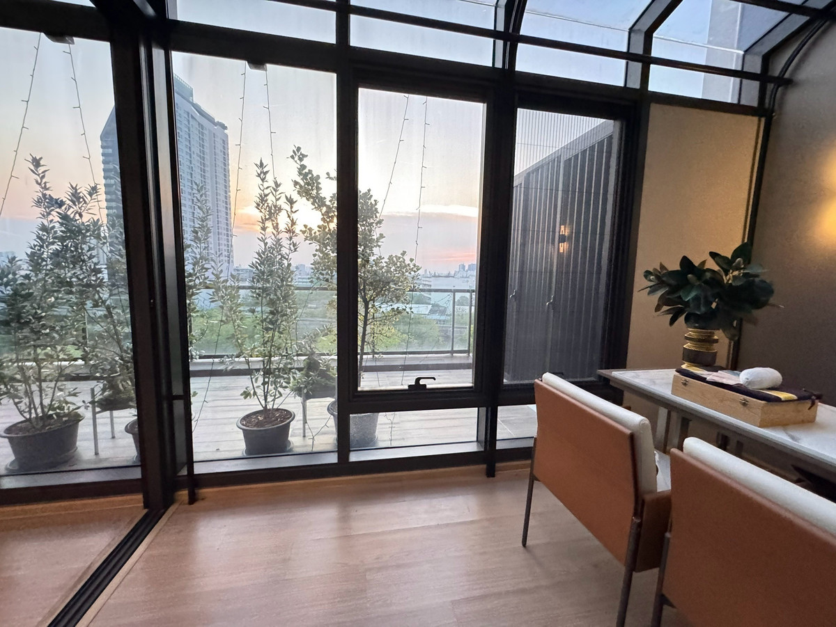 For SaleCondoSapankwai,Jatujak : Rare Unit has only one room, actually 2 floors, not a mezzanine. Down from 16.89!!!  Pet Friendly building, good location in the heart of Chatuchak, Saphan Khwai, Ari!! I will buy it myself. Or investing, its very worthwhile. The floor is not very high. I