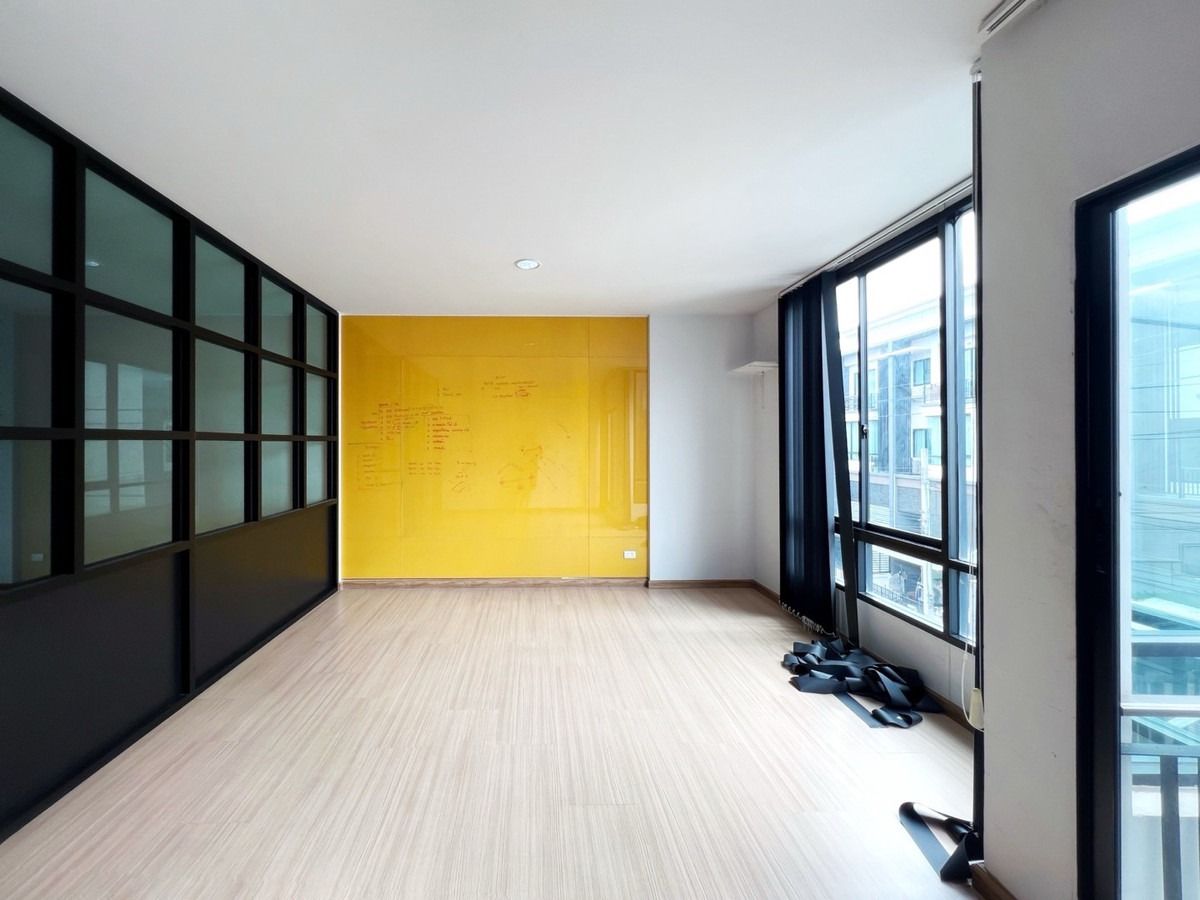For SaleTownhomePattanakan, Srinakarin : 🔥[ For sale ] - [ City Link Rama 9-Srinakarin Project ] [ Home office 3 floors + mezzanine 2 units, corner room, wide front ] Suitable for an office, 15.99 million baht 👍