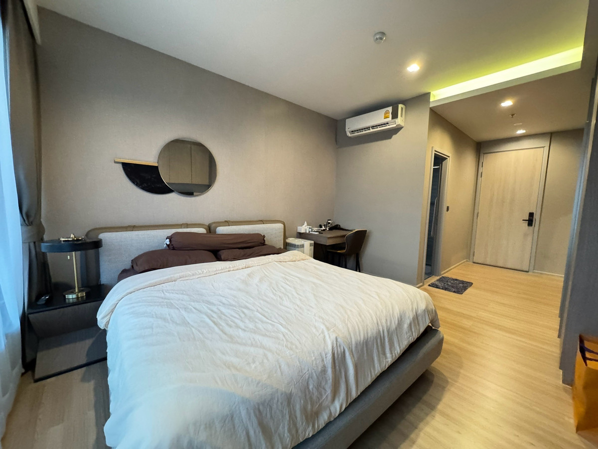For SaleCondoSapankwai,Jatujak : Rare Unit has only one room, actually 2 floors, not a mezzanine. Down from 16.89!!!  Pet Friendly building, good location in the heart of Chatuchak, Saphan Khwai, Ari!! I will buy it myself. Or investing, its very worthwhile. The floor is not very high. I
