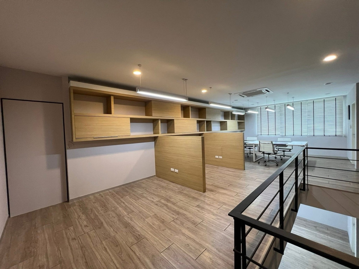 For RentOfficeKaset Nawamin,Ladplakao : Office for rent, 4.5 floors, Kaset-Nawamin. Prasertmanukit Road