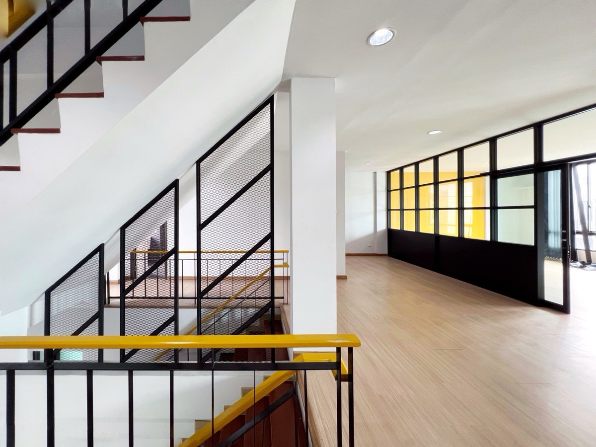 For SaleTownhomePattanakan, Srinakarin : 🔥[ For sale ] - [ City Link Rama 9-Srinakarin Project ] [ Home office 3 floors + mezzanine 2 units, corner room, wide front ] Suitable for an office, 15.99 million baht 👍