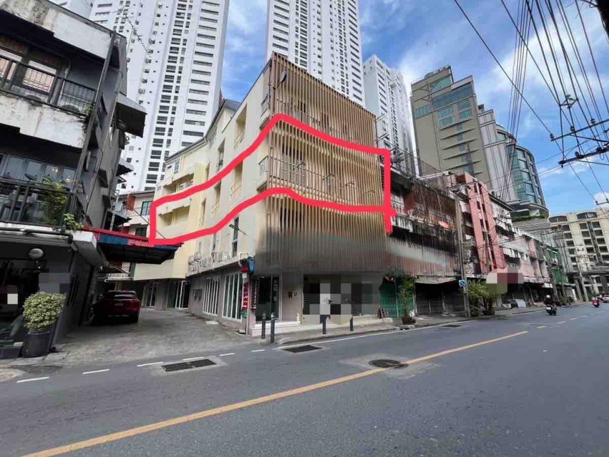 For RentRetail SpaceSukhumvit, Asoke, Thonglor : Rental space 200 square meters, 3rd floor, Phrom Phong, Soi Sukhumvit 22, Bangkok, for doing business.