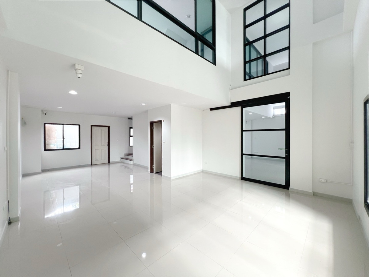 For SaleTownhomePattanakan, Srinakarin : 🔥[ For sale ] - [ City Link Rama 9-Srinakarin Project ] [ Home office 3 floors + mezzanine 2 units, corner room, wide front ] Suitable for an office, 15.99 million baht 👍