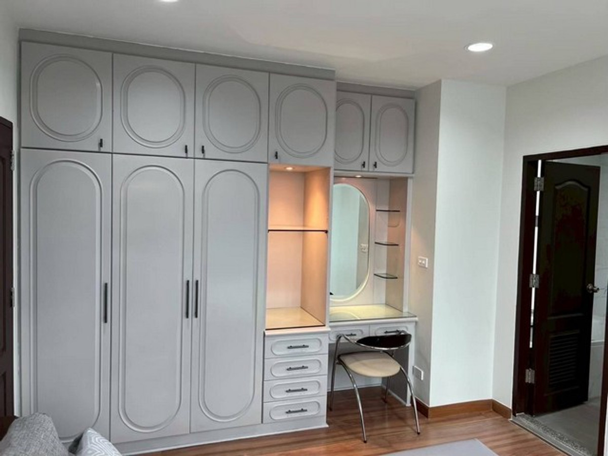 ให้เช่าคอนโดสาทร นราธิวาส : ให้เช่าคอนโด Sathorn House (สาทรเฮ้าส์) ขนาด 73 ตร.ม. ชั้น 18 ติด BTS สุรศักดิ์ เครื่องใช้ไฟฟ้าและเฟอร์นิเจอร์ครบ