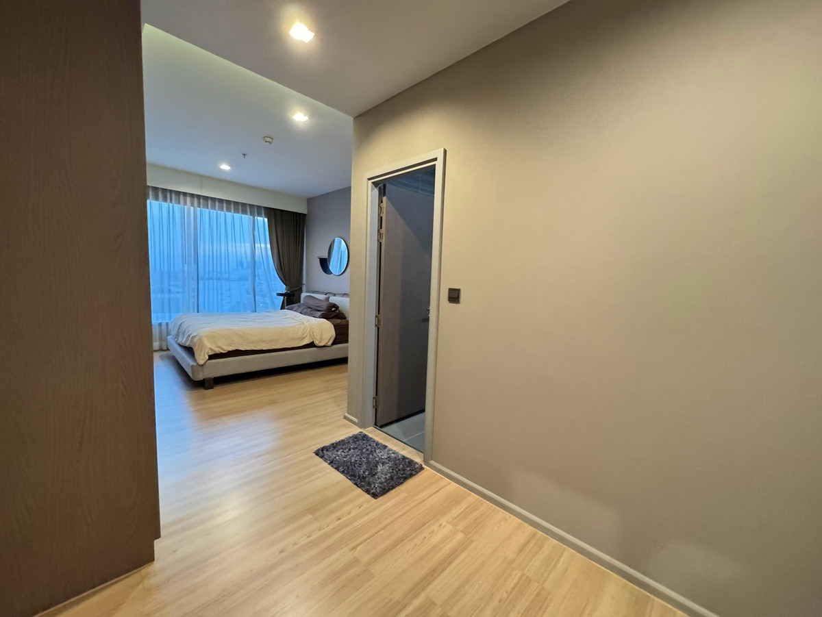 For SaleCondoSapankwai,Jatujak : Rare Unit has only one room, actually 2 floors, not a mezzanine. Down from 16.89!!!  Pet Friendly building, good location in the heart of Chatuchak, Saphan Khwai, Ari!! I will buy it myself. Or investing, its very worthwhile. The floor is not very high. I