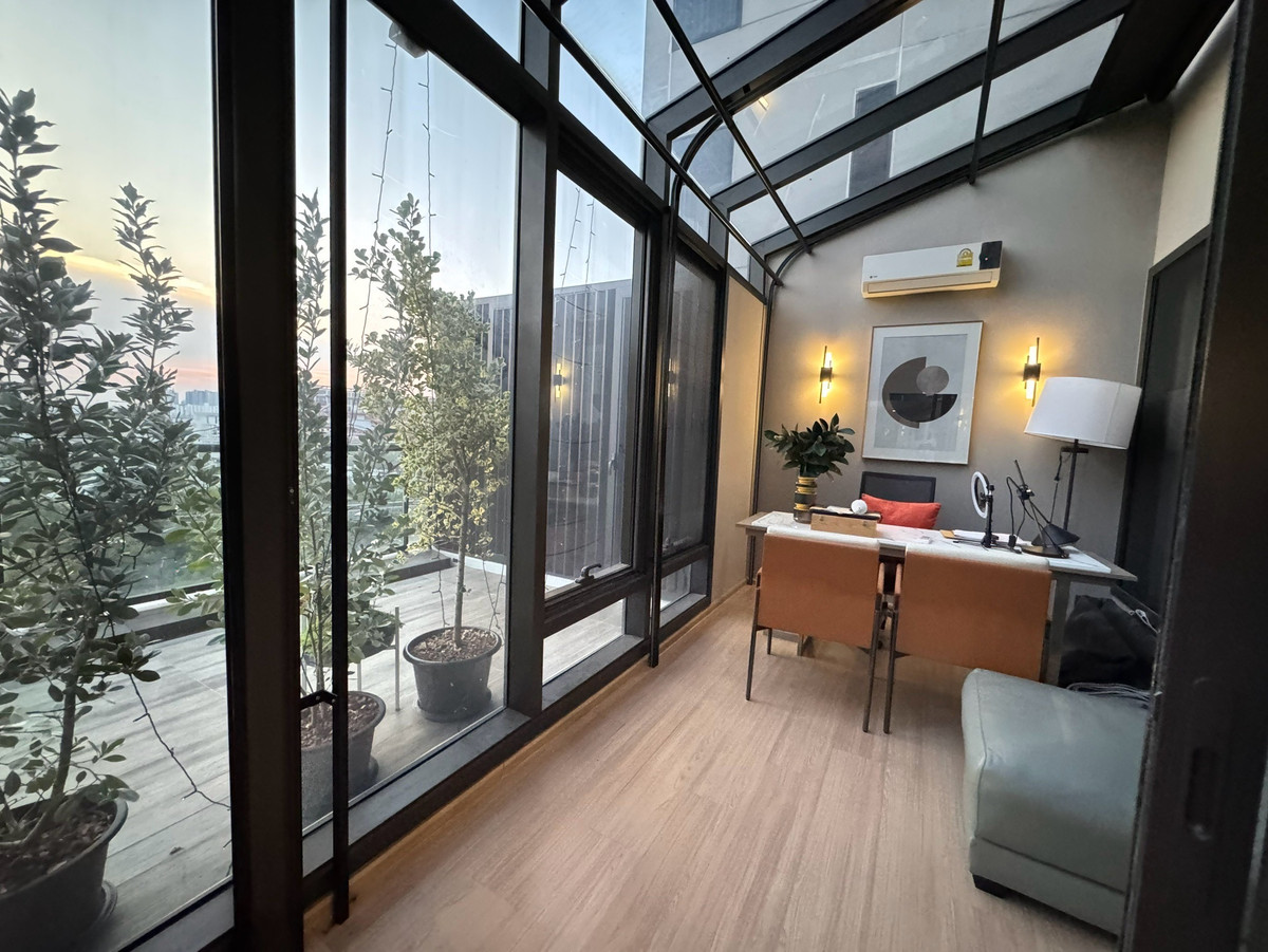 For SaleCondoSapankwai,Jatujak : Rare Unit has only one room, actually 2 floors, not a mezzanine. Down from 16.89!!!  Pet Friendly building, good location in the heart of Chatuchak, Saphan Khwai, Ari!! I will buy it myself. Or investing, its very worthwhile. The floor is not very high. I