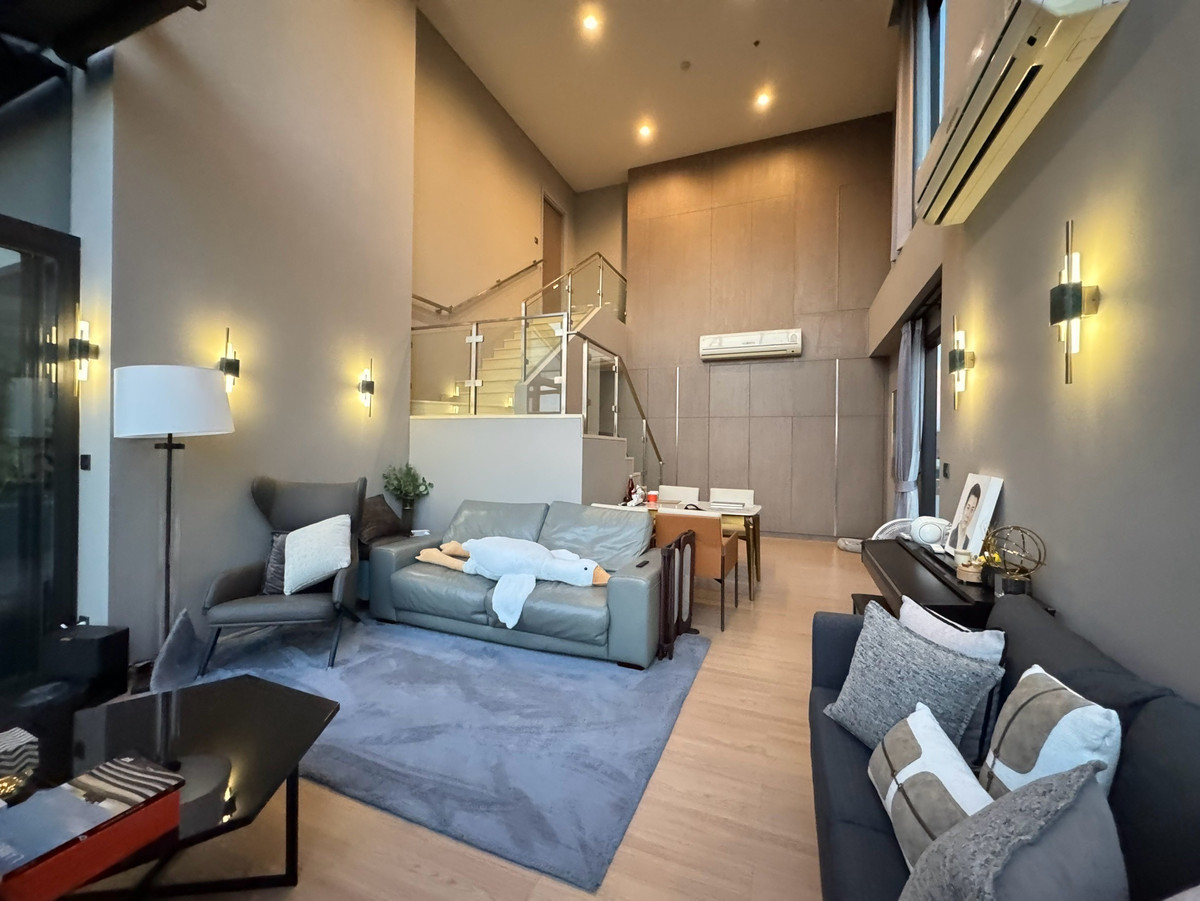 For SaleCondoSapankwai,Jatujak : Rare Unit has only one room, actually 2 floors, not a mezzanine. Down from 16.89!!!  Pet Friendly building, good location in the heart of Chatuchak, Saphan Khwai, Ari!! I will buy it myself. Or investing, its very worthwhile. The floor is not very high. I