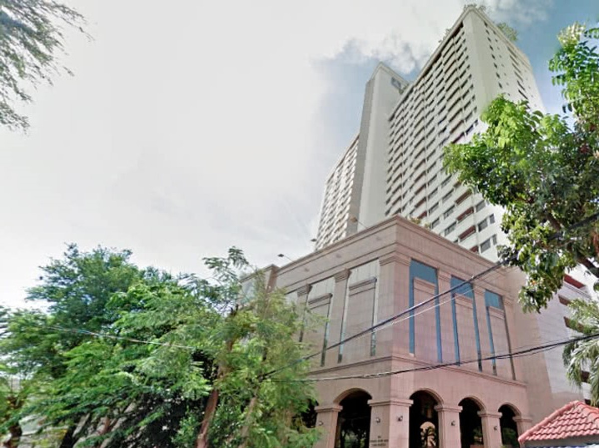 For SaleCondoSilom, Saladaeng, Bangrak : ✨ For Sale: Siphraya River View Condo ✨ 💰 Only 10,490,000 THB