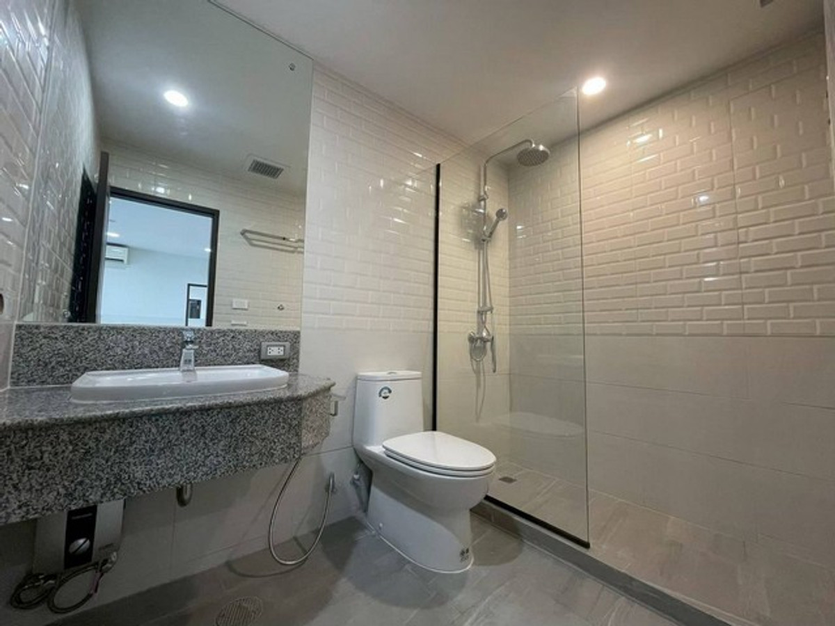 ให้เช่าคอนโดสาทร นราธิวาส : ให้เช่าคอนโด Sathorn House (สาทรเฮ้าส์) ขนาด 73 ตร.ม. ชั้น 18 ติด BTS สุรศักดิ์ เครื่องใช้ไฟฟ้าและเฟอร์นิเจอร์ครบ