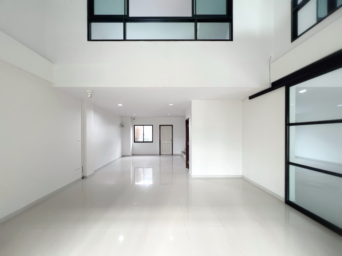 For SaleTownhomePattanakan, Srinakarin : 🔥[ For sale ] - [ City Link Rama 9-Srinakarin Project ] [ Home office 3 floors + mezzanine 2 units, corner room, wide front ] Suitable for an office, 15.99 million baht 👍