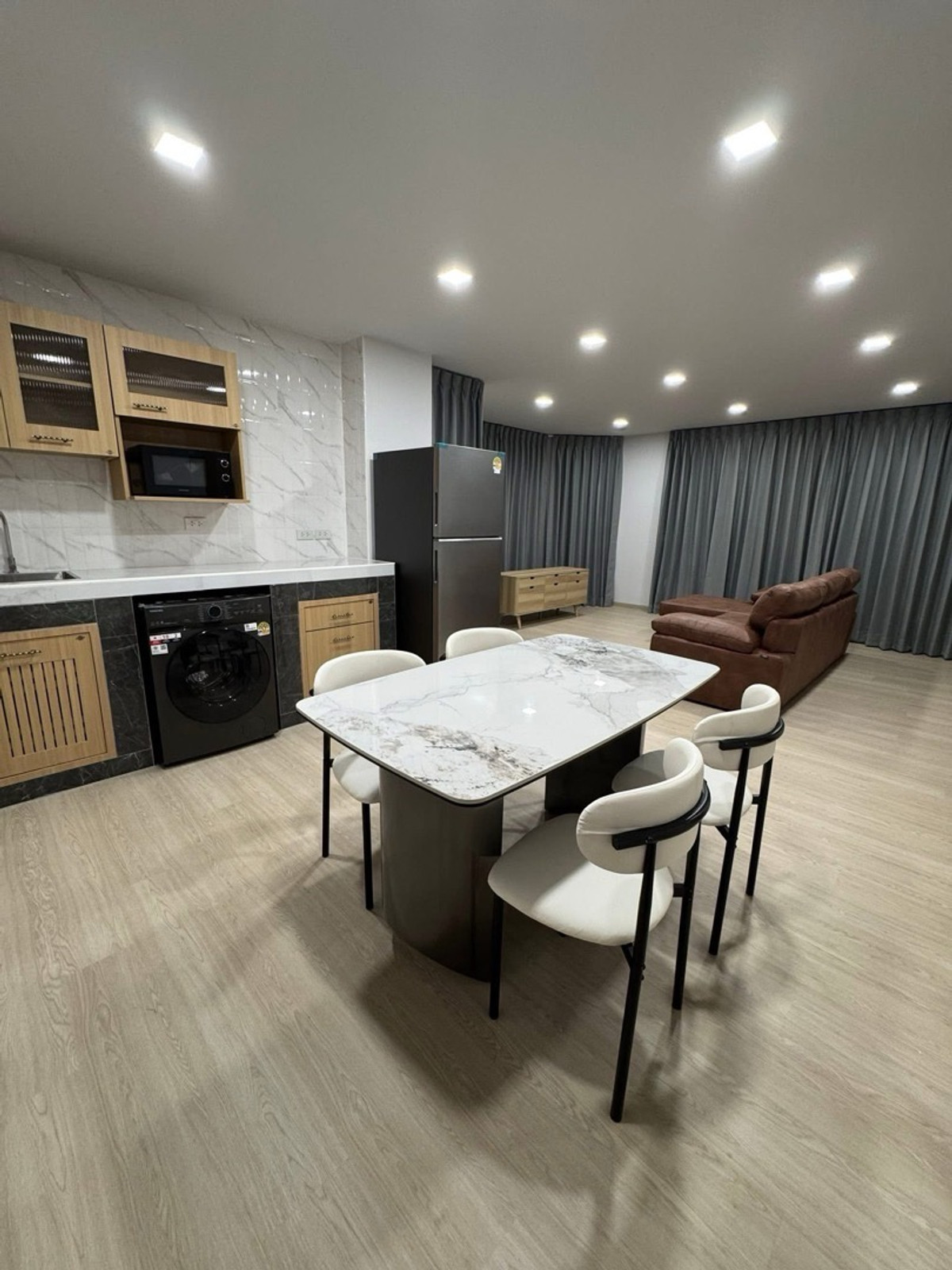 For RentCondoRamkhamhaeng, Hua Mak : For rent Sriwara Garden Condo 80sqm.