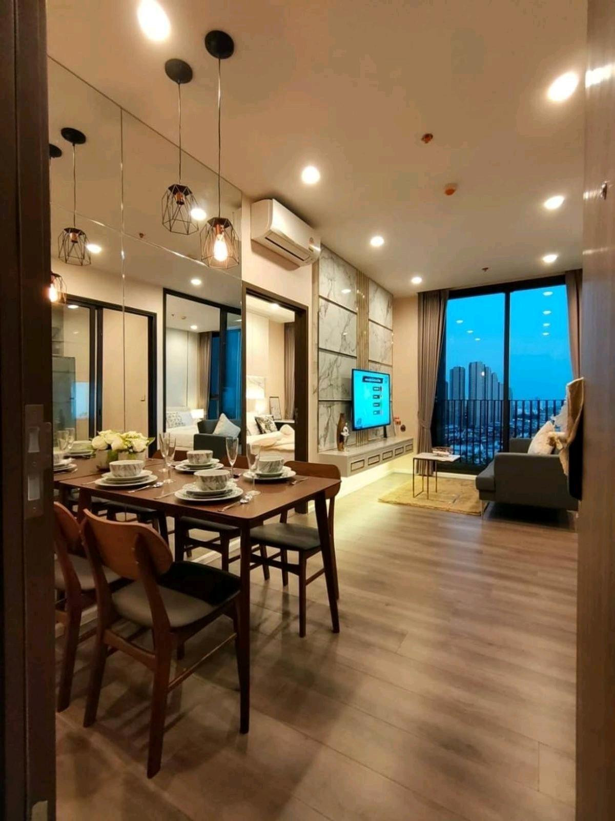ให้เช่าคอนโดอ่อนนุช อุดมสุข : For Rent ✨️ : Whizdom Essence Sukhumvit  ( 2 beds 2 baths )   53 sq.m.  42,000  THB Tel. 0924235675 Cate.
 