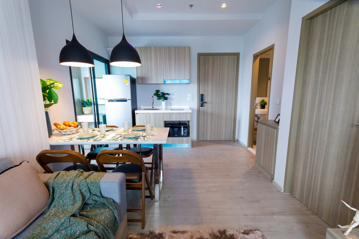 ให้เช่าคอนโดท่าพระ ตลาดพลู วุฒากาศ : ให้เเช่าคอนโด 2 ห้องนอน  ตกแต่งโดนเด่น เป็นสัดส่วน วิวเมืองโล่ง สิ่งอำนวยความสะดวกมากมาย 