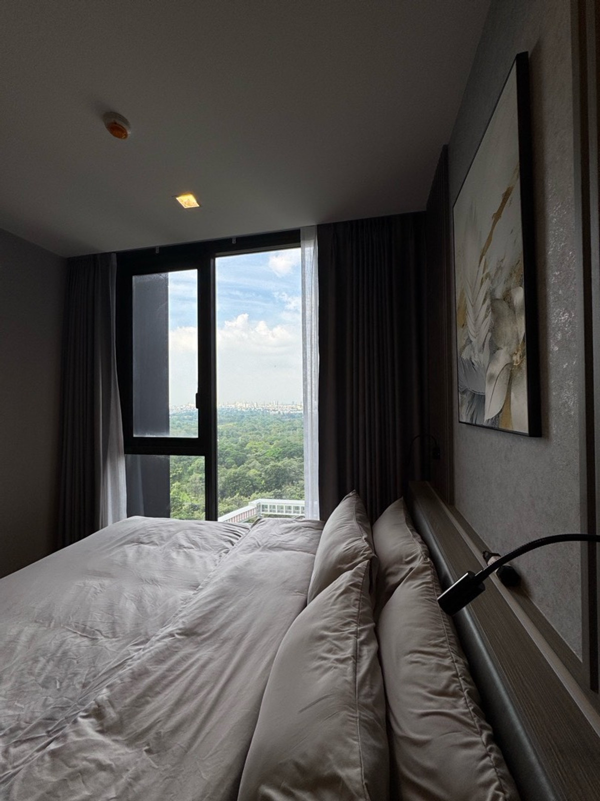 ให้เช่าคอนโดสะพานควาย จตุจักร : THE LINE JATUJAK-MOCHIT (เดอะไลน์ จตุจักร-หมอชิต)
1bed 1bath 47 Sq.m! วิวสวนและสระว่ายน้ำ
Contact K’Punpun Tel:0636425995