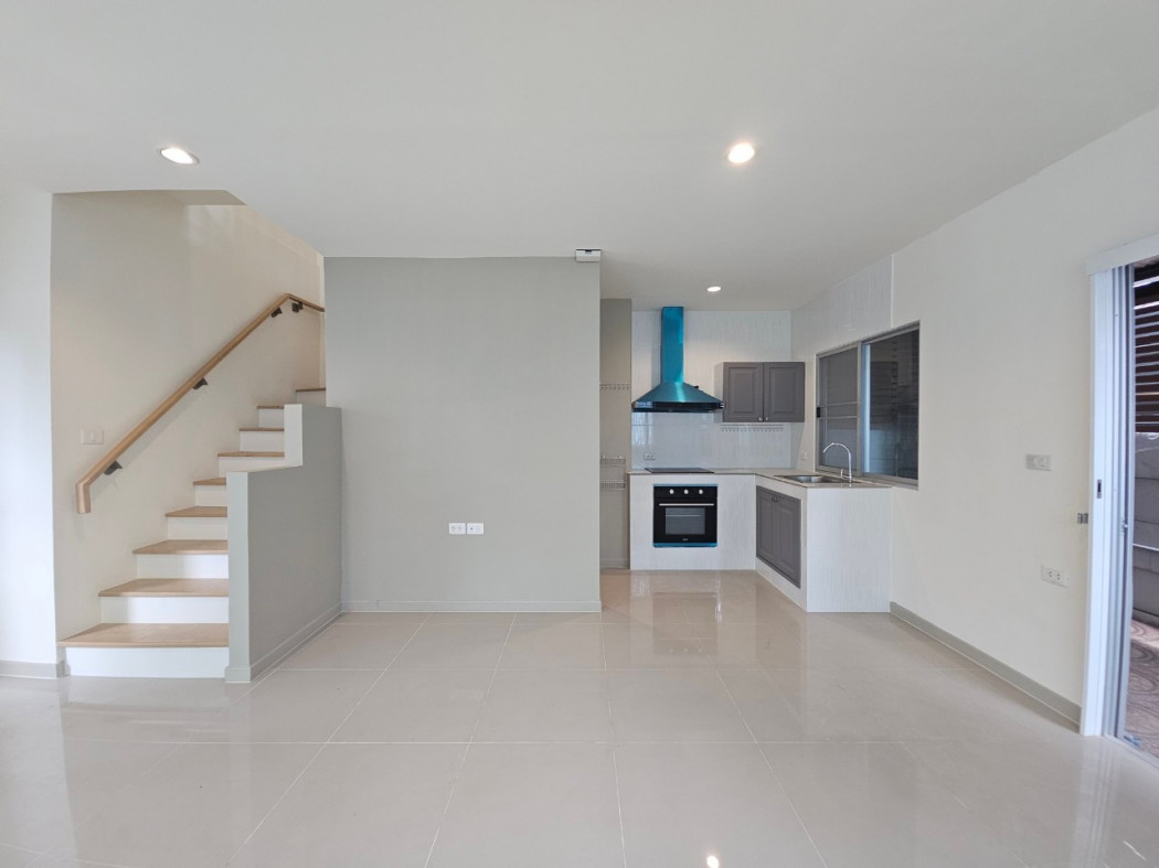 ขายทาวน์โฮมพระราม 2 บางขุนเทียน : ขาย ทาวน์โฮม หลังมุม บ้านลุมพินี ทาวน์พาร์ค ท่าข้าม-พระราม 2 89 ตรม 18.3 ตรว หน้าบ้านเป็นสวน