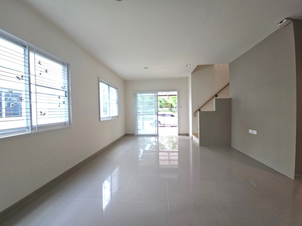 ขายทาวน์โฮมพระราม 2 บางขุนเทียน : ขาย ทาวน์โฮม หลังมุม บ้านลุมพินี ทาวน์พาร์ค ท่าข้าม-พระราม 2 89 ตรม 18.3 ตรว หน้าบ้านเป็นสวน