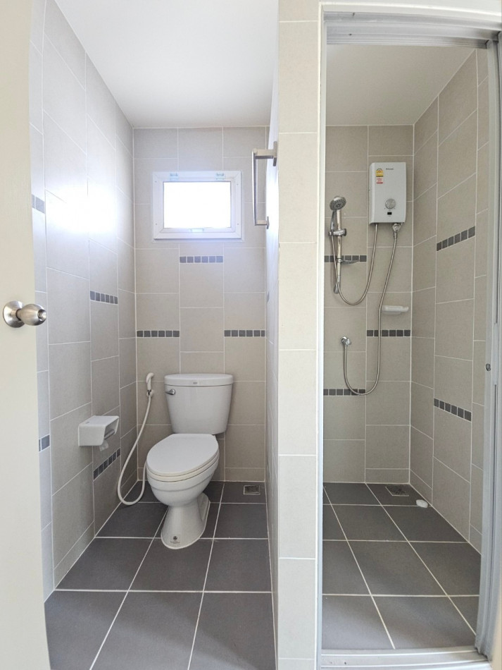 ขายทาวน์โฮมพระราม 2 บางขุนเทียน : ขาย ทาวน์โฮม หลังมุม บ้านลุมพินี ทาวน์พาร์ค ท่าข้าม-พระราม 2 89 ตรม 18.3 ตรว หน้าบ้านเป็นสวน