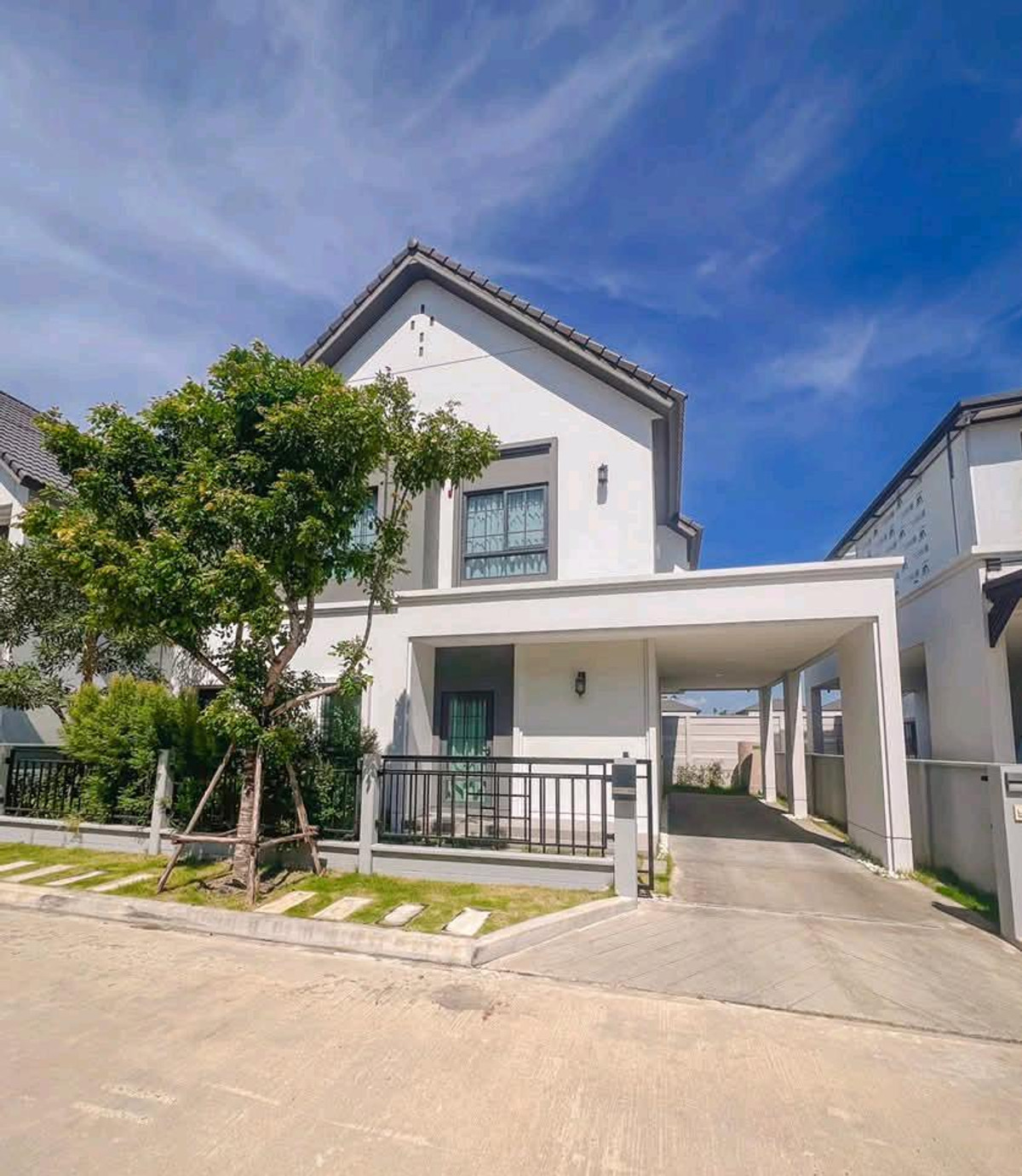 ให้เช่าบ้านบางนา แบริ่ง ลาซาล : บ้านเดี่ยว 2 ชั้น (หลังมุม)
บ้านใหม่เอี่ยม ไม่เคยเข้าอยู่ห่างเมกาบางนาเพียง 800 เมตร