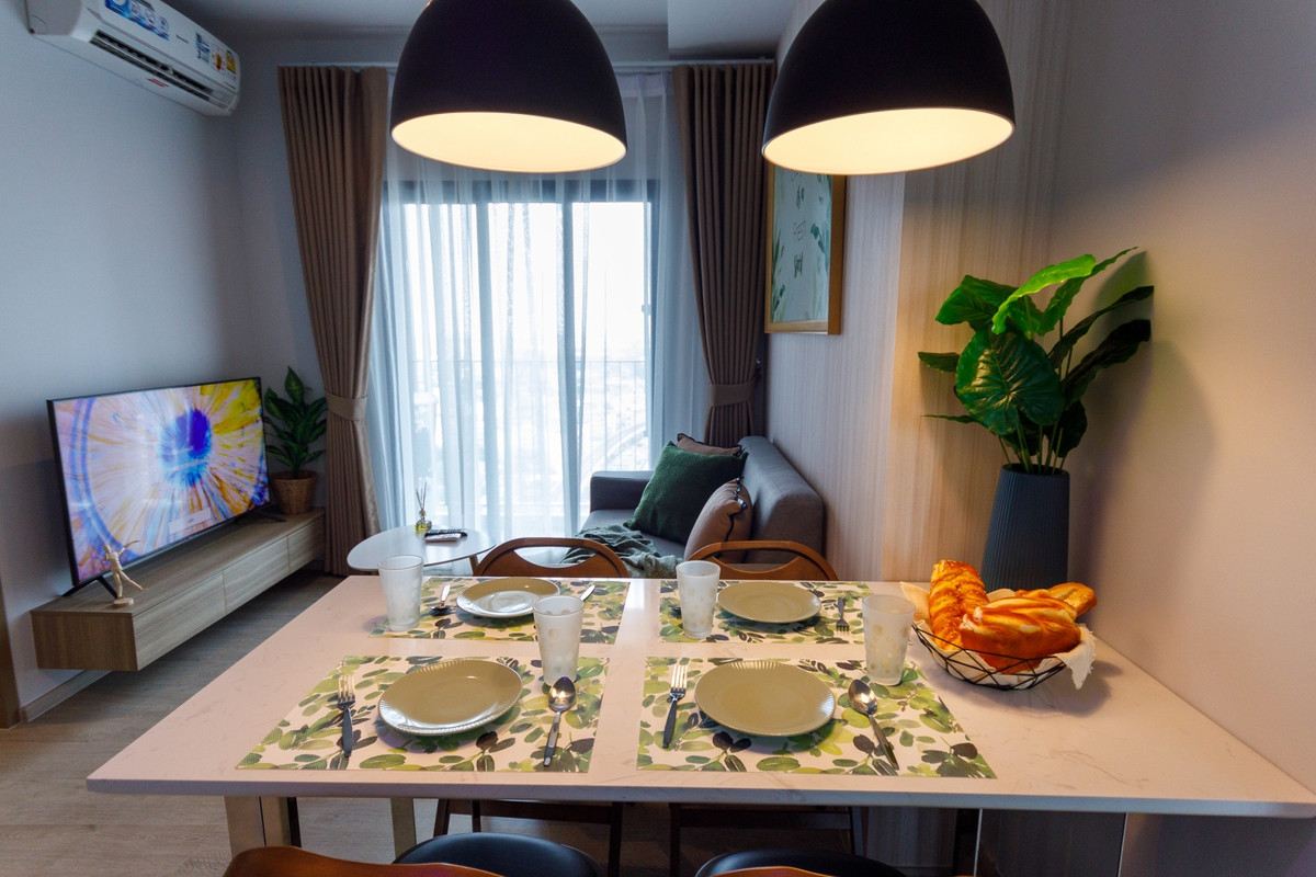 ให้เช่าคอนโดท่าพระ ตลาดพลู วุฒากาศ : ให้เเช่าคอนโด 2 ห้องนอน  ตกแต่งโดนเด่น เป็นสัดส่วน วิวเมืองโล่ง สิ่งอำนวยความสะดวกมากมาย 