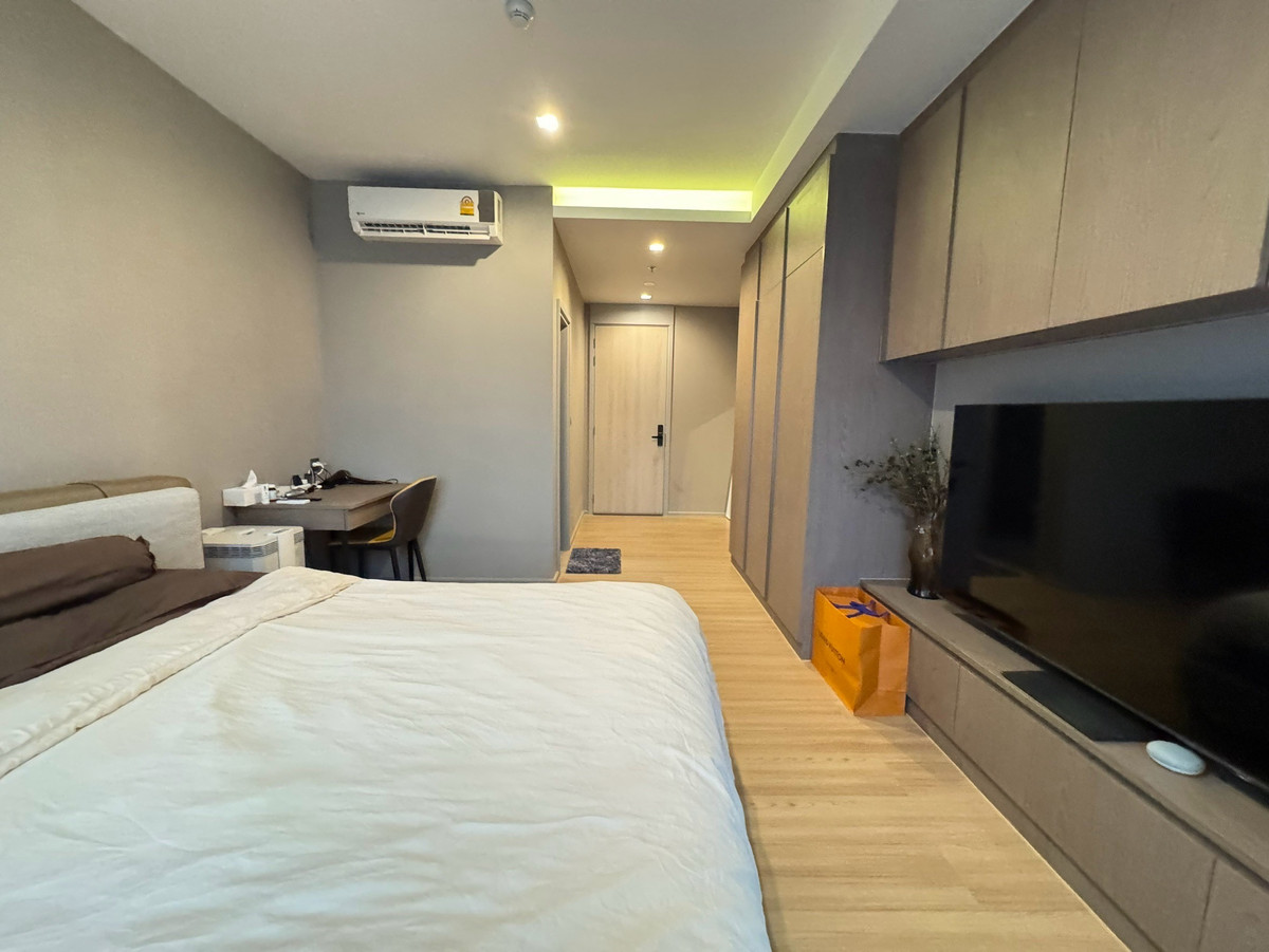 For SaleCondoSapankwai,Jatujak : Rare Unit has only one room, actually 2 floors, not a mezzanine. Down from 16.89!!!  Pet Friendly building, good location in the heart of Chatuchak, Saphan Khwai, Ari!! I will buy it myself. Or investing, its very worthwhile. The floor is not very high. I
