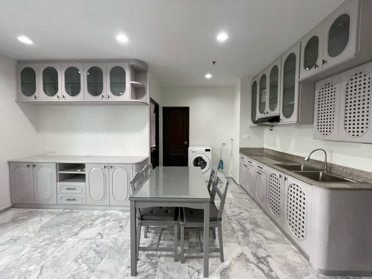 ให้เช่าคอนโดสาทร นราธิวาส : ให้เช่าคอนโด Sathorn House (สาทรเฮ้าส์) ขนาด 73 ตร.ม. ชั้น 18 ติด BTS สุรศักดิ์ เครื่องใช้ไฟฟ้าและเฟอร์นิเจอร์ครบ