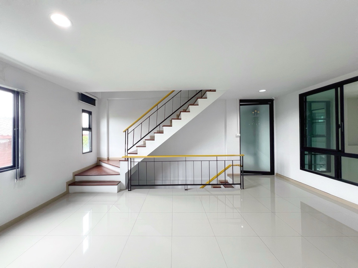 For SaleTownhomePattanakan, Srinakarin : 🔥[ For sale ] - [ City Link Rama 9-Srinakarin Project ] [ Home office 3 floors + mezzanine 2 units, corner room, wide front ] Suitable for an office, 15.99 million baht 👍