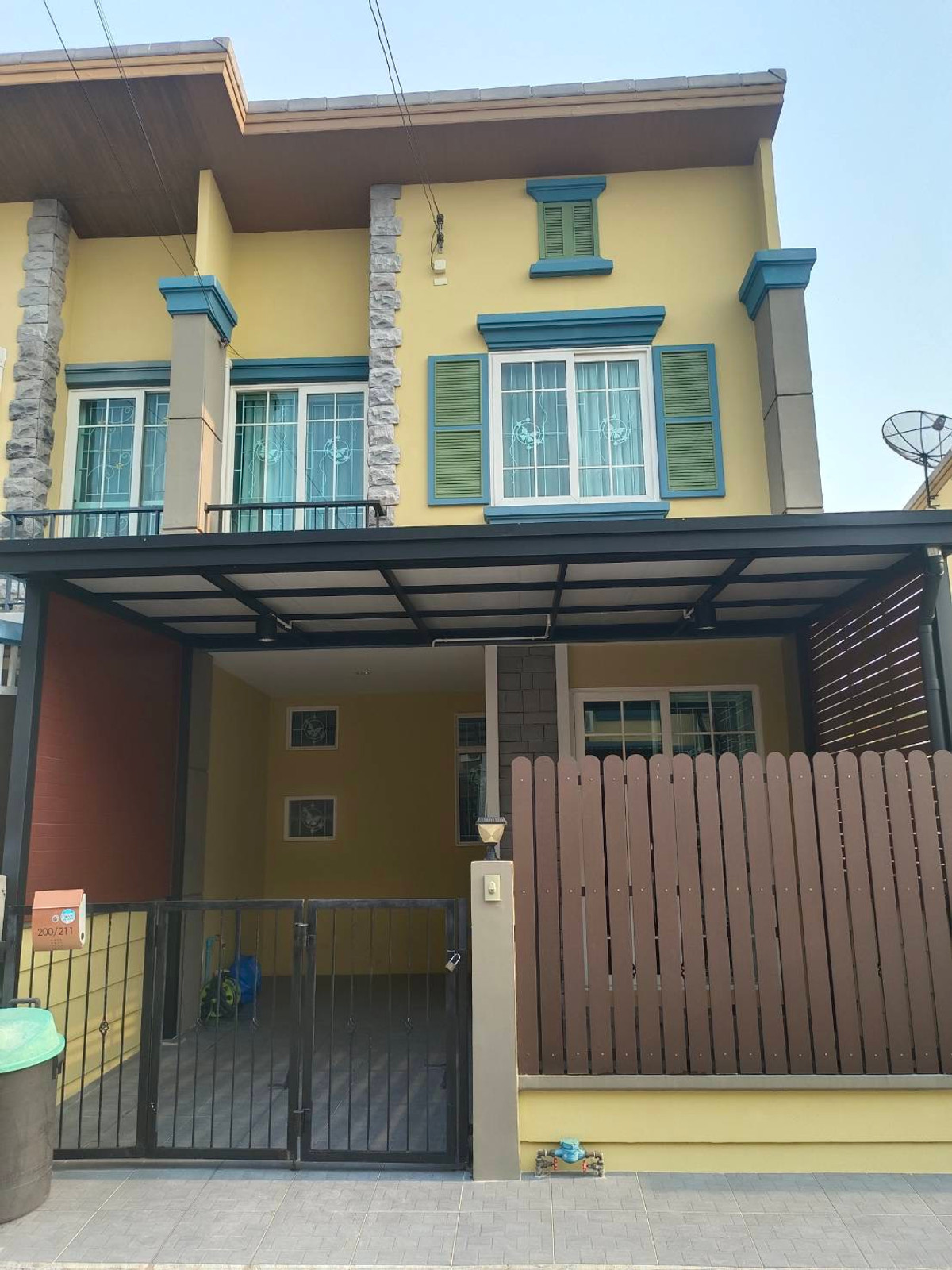 ขายทาวน์โฮมนนทบุรี บางใหญ่ บางบัวทอง : ถูกที่สุดในโครงการ ทาวน์โฮม โกลเด้น ทาวน์ รัตนาธิเบศร์ - สถานีรถไฟฟ้าไทรม้า (16.9 ตร.ว.) 3 นอน 2 น้ำ หลังริม