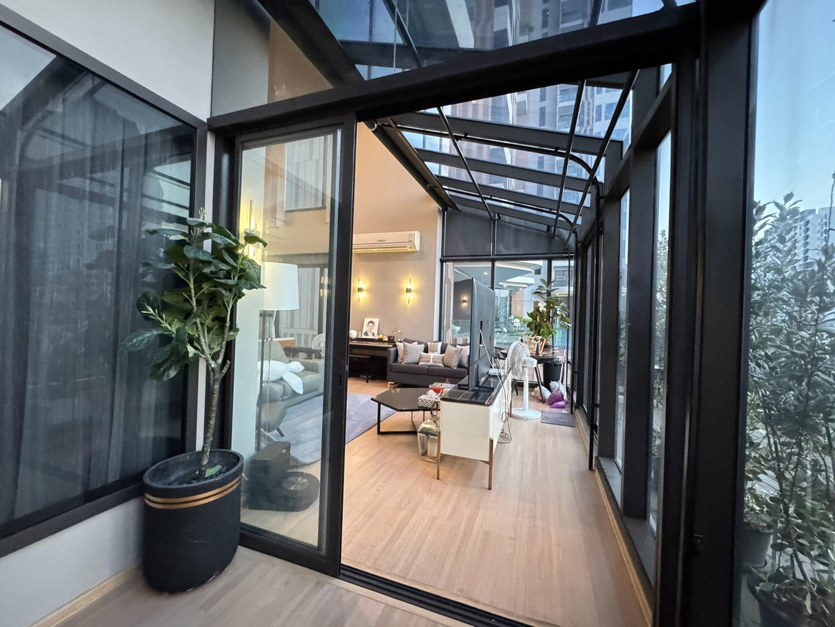 For SaleCondoSapankwai,Jatujak : Rare Unit has only one room, actually 2 floors, not a mezzanine. Down from 16.89!!!  Pet Friendly building, good location in the heart of Chatuchak, Saphan Khwai, Ari!! I will buy it myself. Or investing, its very worthwhile. The floor is not very high. I