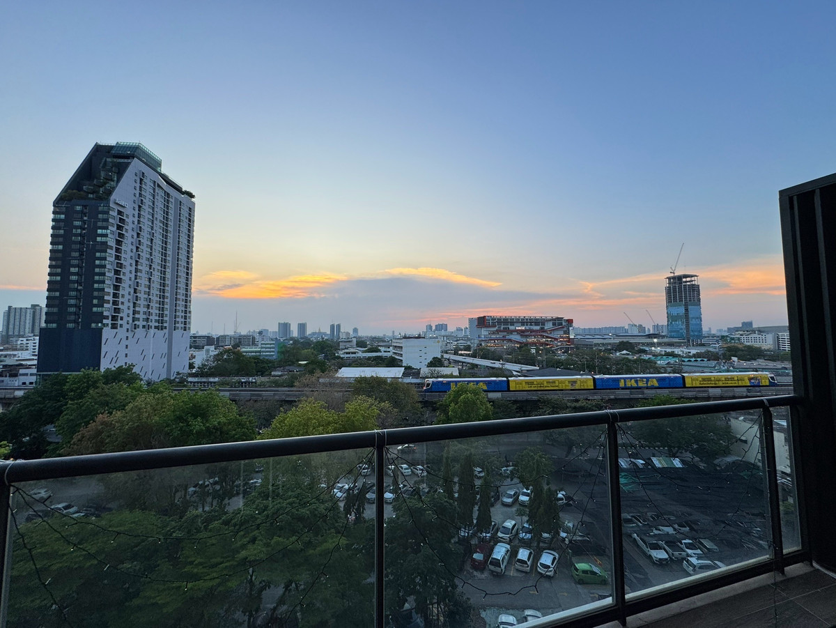 For SaleCondoSapankwai,Jatujak : Rare Unit has only one room, actually 2 floors, not a mezzanine. Down from 16.89!!!  Pet Friendly building, good location in the heart of Chatuchak, Saphan Khwai, Ari!! I will buy it myself. Or investing, its very worthwhile. The floor is not very high. I