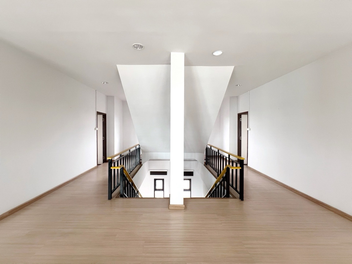 For SaleTownhomePattanakan, Srinakarin : 🔥[ For sale ] - [ City Link Rama 9-Srinakarin Project ] [ Home office 3 floors + mezzanine 2 units, corner room, wide front ] Suitable for an office, 15.99 million baht 👍