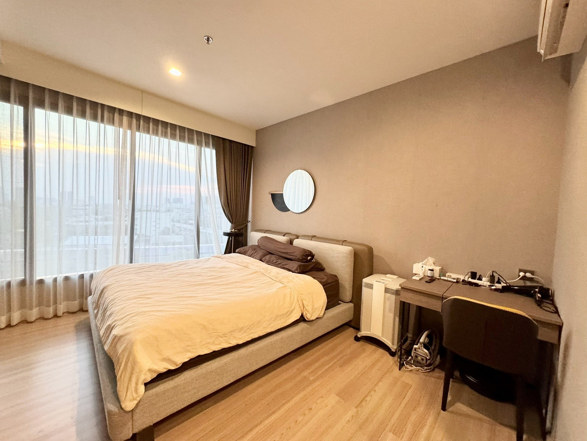 For SaleCondoSapankwai,Jatujak : Rare Unit has only one room, actually 2 floors, not a mezzanine. Down from 16.89!!!  Pet Friendly building, good location in the heart of Chatuchak, Saphan Khwai, Ari!! I will buy it myself. Or investing, its very worthwhile. The floor is not very high. I