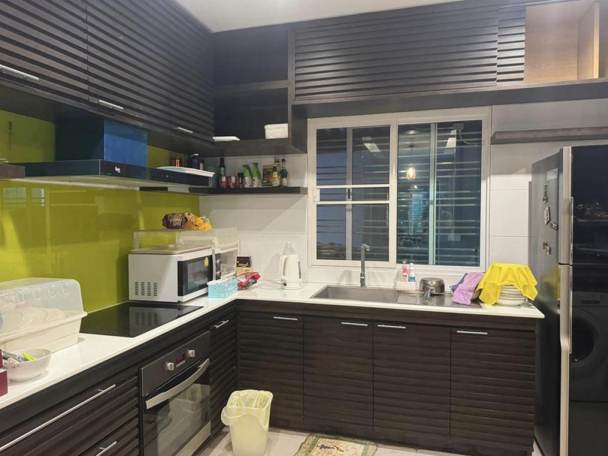 ขายบ้านพัฒนาการ ศรีนครินทร์ : 28/02/2026, บ้านเดี่ยวครบฟังก์ชัน 3 ห้องนอน พร้อมบ่อปลาและสระว่ายน้ำ พัฒนาการ 38 
พื้นที่กว้าง 206 ตร.ม. ใกล้ BTS กลันตัน เพียง 13.9 ล้าน!