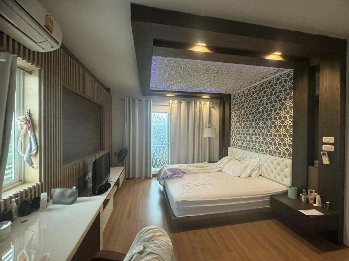 ขายบ้านพัฒนาการ ศรีนครินทร์ : 28/02/2026, บ้านเดี่ยวครบฟังก์ชัน 3 ห้องนอน พร้อมบ่อปลาและสระว่ายน้ำ พัฒนาการ 38 
พื้นที่กว้าง 206 ตร.ม. ใกล้ BTS กลันตัน เพียง 13.9 ล้าน!