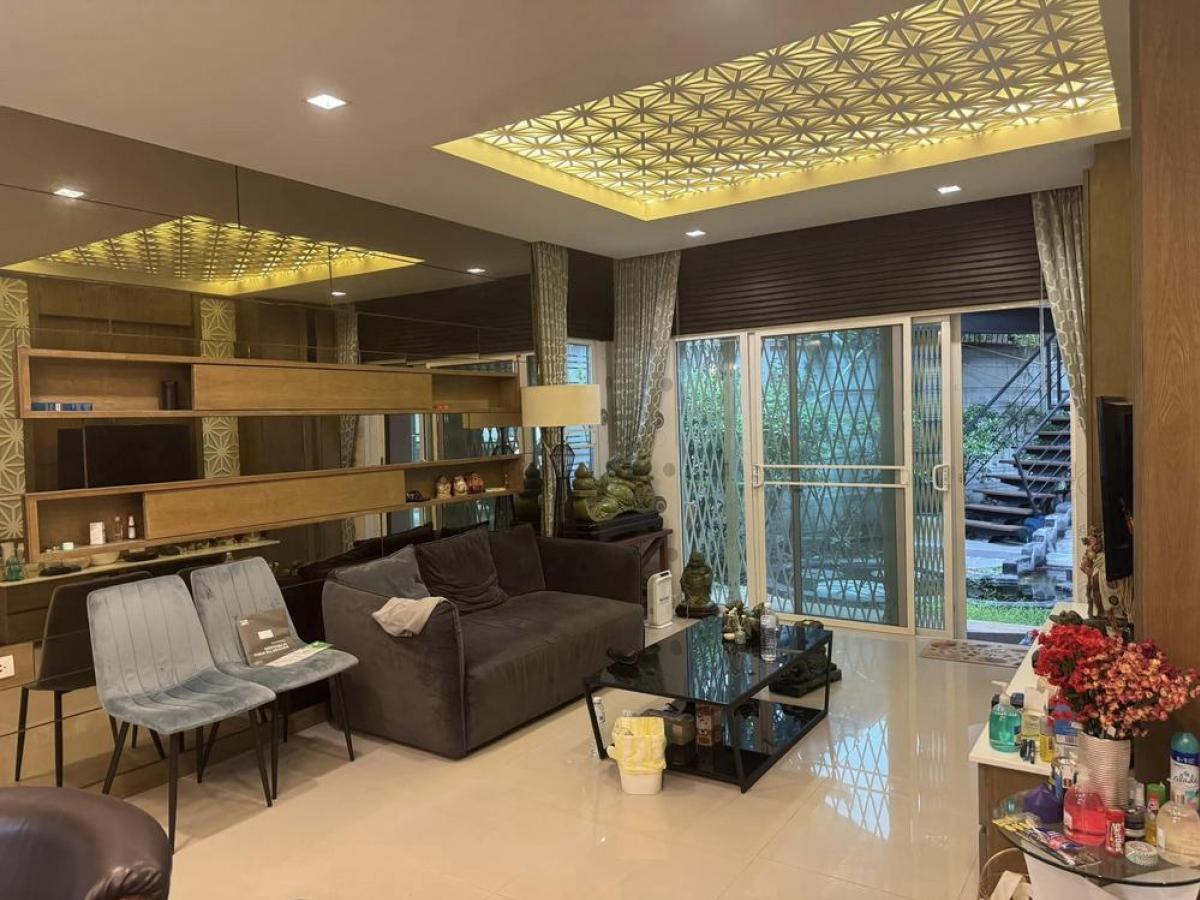 ขายบ้านพัฒนาการ ศรีนครินทร์ : 28/02/2026, บ้านเดี่ยวครบฟังก์ชัน 3 ห้องนอน พร้อมบ่อปลาและสระว่ายน้ำ พัฒนาการ 38 
พื้นที่กว้าง 206 ตร.ม. ใกล้ BTS กลันตัน เพียง 13.9 ล้าน!