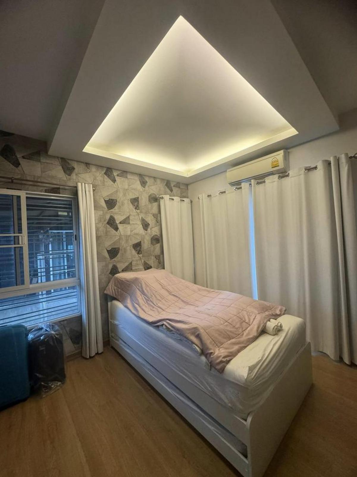 ขายบ้านพัฒนาการ ศรีนครินทร์ : 28/02/2026, บ้านเดี่ยวครบฟังก์ชัน 3 ห้องนอน พร้อมบ่อปลาและสระว่ายน้ำ พัฒนาการ 38 
พื้นที่กว้าง 206 ตร.ม. ใกล้ BTS กลันตัน เพียง 13.9 ล้าน!