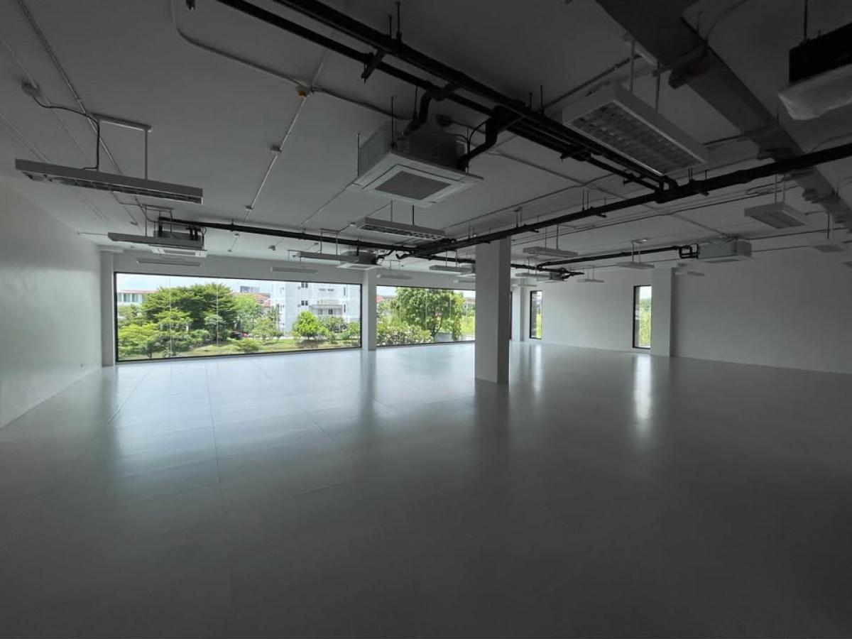 For RentOfficeOnnut, Udomsuk : Luxurious office in the heart of the city Ready to rent at an attractive price Luxury Office Space in Prime Location, Affordable Rent!