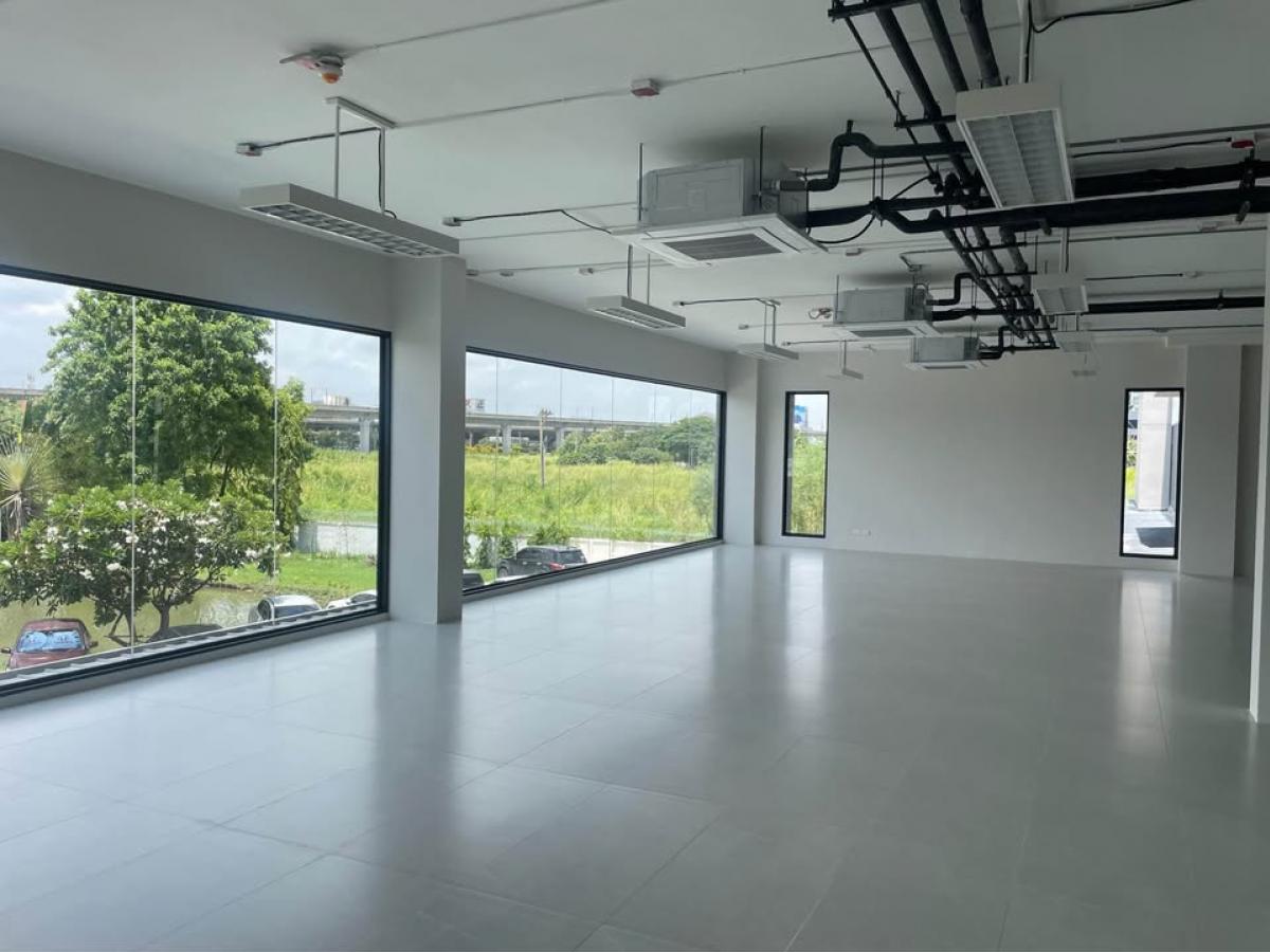 For RentOfficeOnnut, Udomsuk : Luxurious office in the heart of the city Ready to rent at an attractive price Luxury Office Space in Prime Location, Affordable Rent!