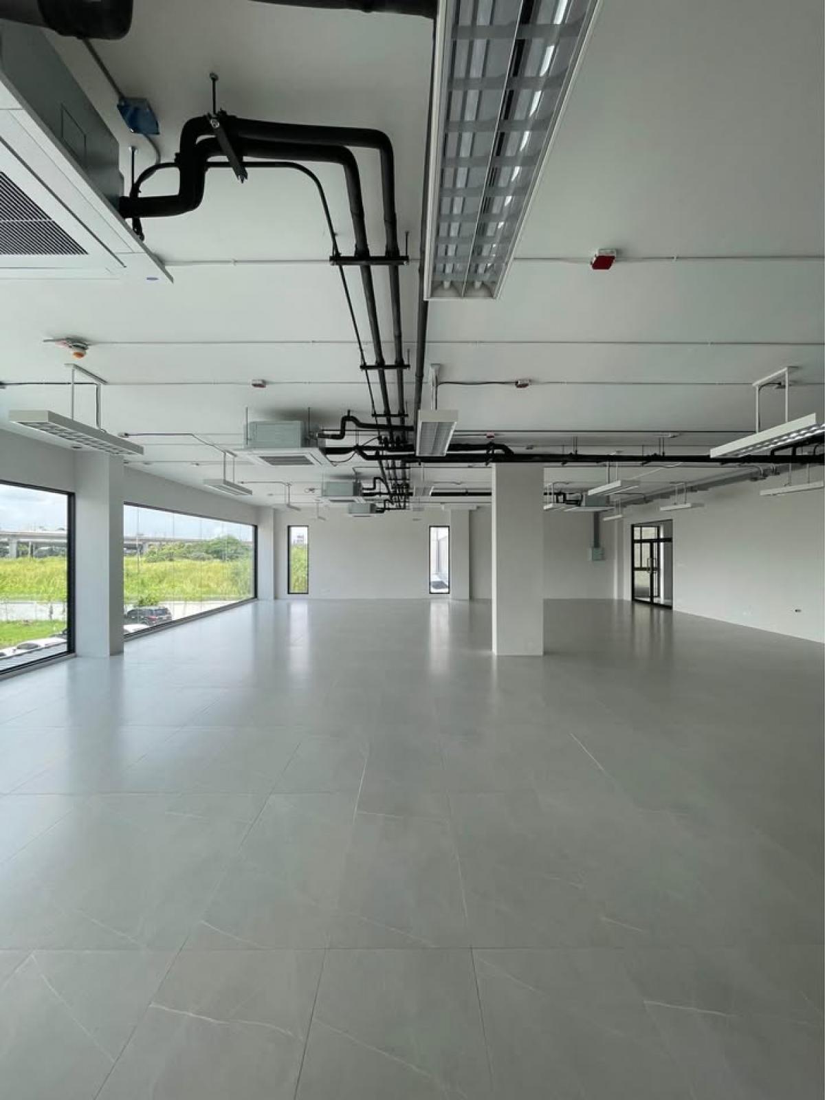 For RentOfficeOnnut, Udomsuk : Luxurious office in the heart of the city Ready to rent at an attractive price Luxury Office Space in Prime Location, Affordable Rent!